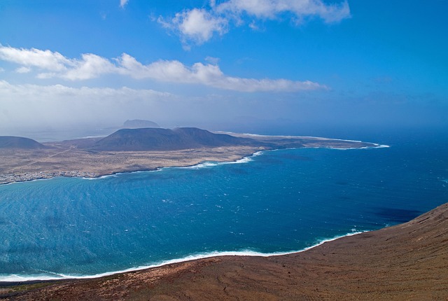 Lanzarote Explorer: The Ultimate Travel Guide to Volcanoes, Beaches, and Local Delights Lanzarote Explorer: The Ultimate Travel Guide to Volcanoes, Beaches, and Local Delights